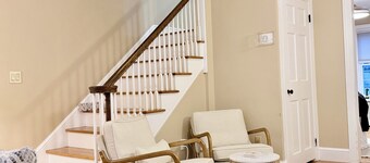 4-bedroom unit in two family house in peaceful Cranston  for relaxing stays.