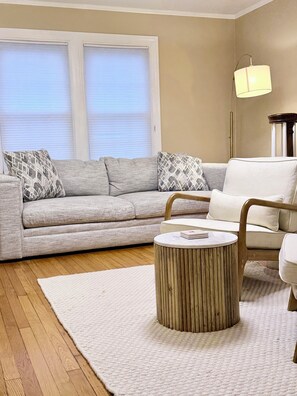 Living area - 4-bedroom house in peaceful Cranston with AC for relaxing stays (Cranston)