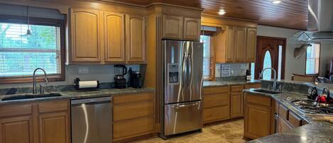 Microondas, horno, parrilla de estufa y lavavajillas