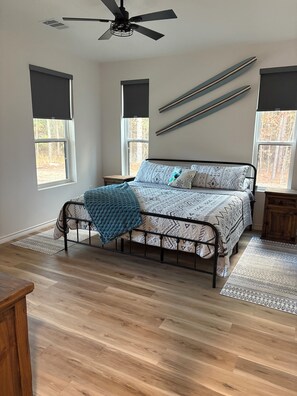 2 Schlafzimmer, Schreibtisch, Bügeleisen/Bügelbrett, kostenloses WLAN