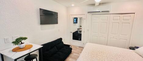 Iron/ironing board, WiFi, bed sheets