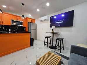 TV - Comfy Tiny Home @WP. Large Private Deck+Queen bed (Winter Park)