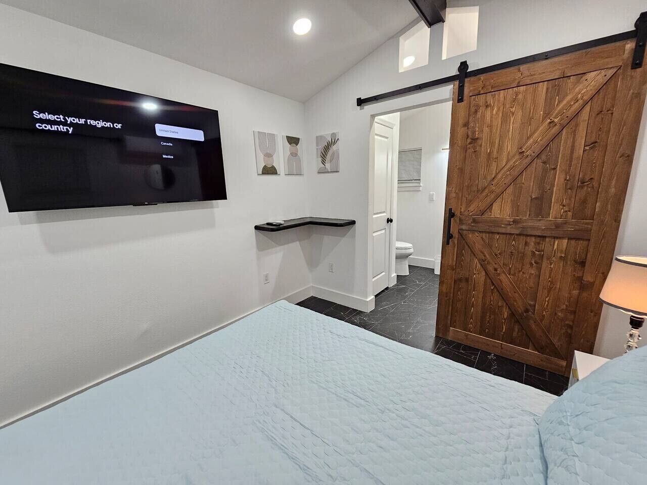 Escrivaninha, ferros/tábuas de passar roupa, berço de viagem, Wi-Fi