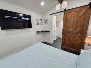 Escrivaninha, ferros/tábuas de passar roupa, berço de viagem, Wi-Fi