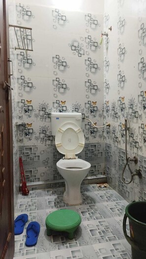 Comfort Single Room | Bathroom | Shower, free toiletries, slippers, towels - Shree Gora Parvati Stay  (Ujjain)