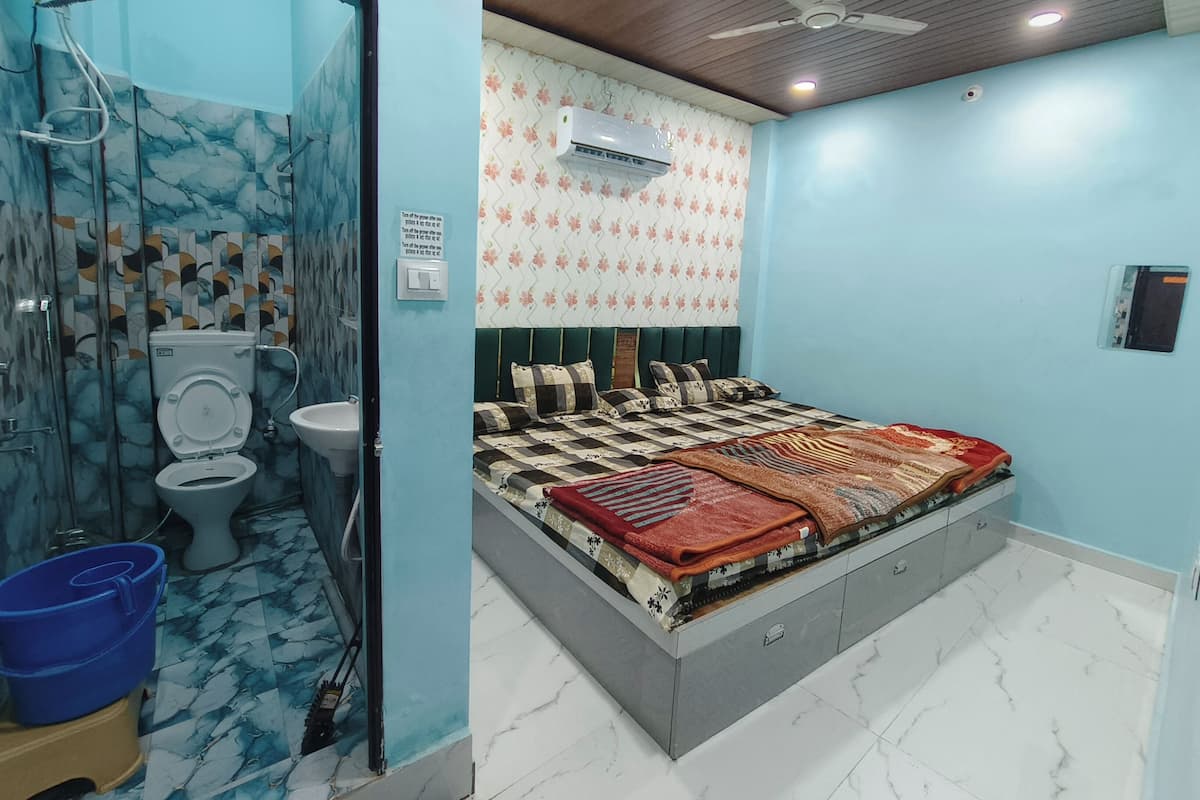 Comfort Quadruple Room, City View | Soundproofing, free WiFi, individually decorated, bed sheets