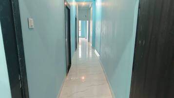 Quarto solteiro conforto | Área de estar