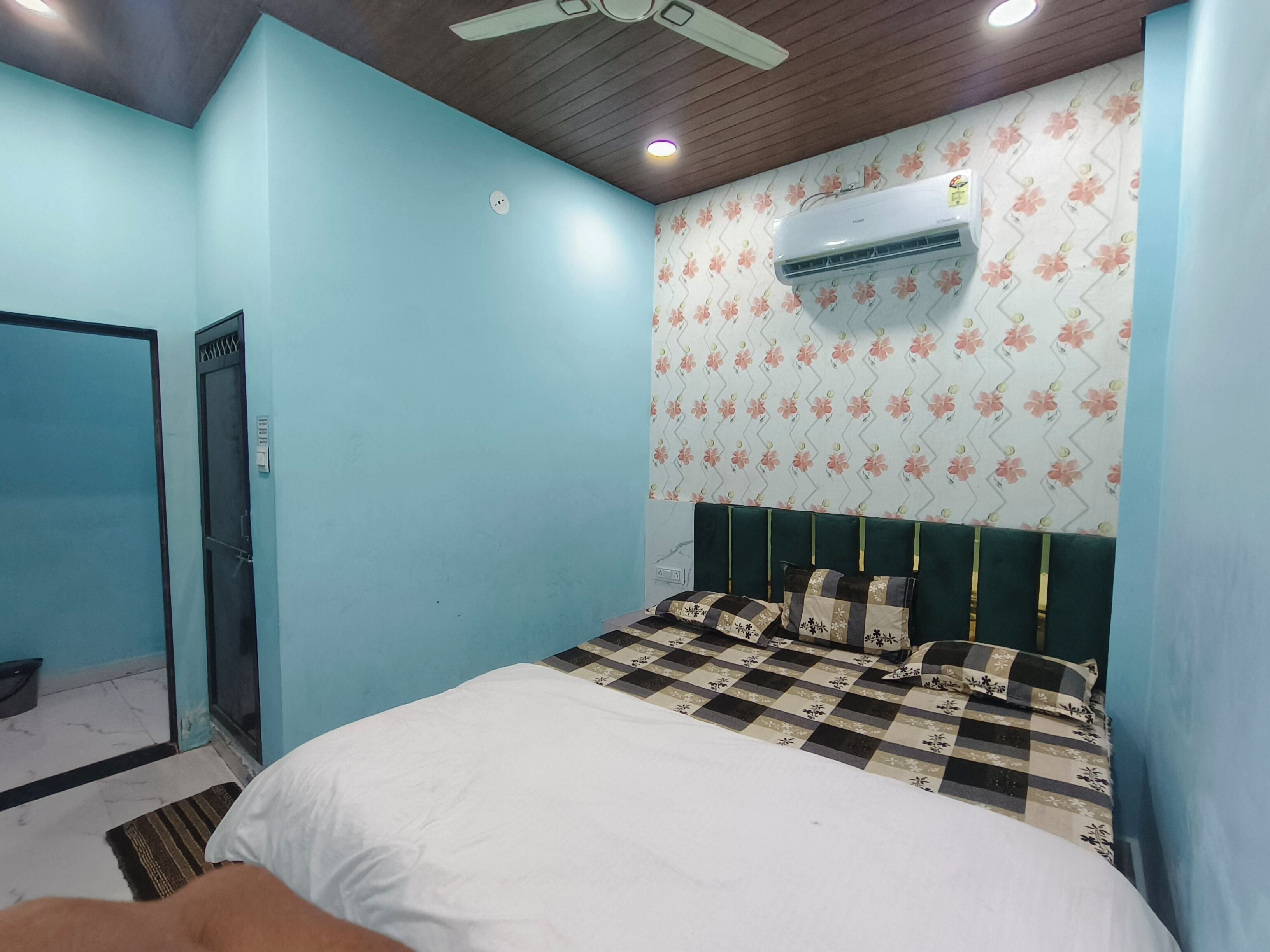 Comfort Single Room | Individually decorated, soundproofing, free WiFi, bed sheets