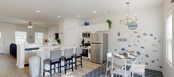 Private Dock! Lakefront Family Escape in Salisbury