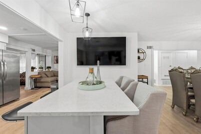 Spacious Backyard • Alfresco Dining • Pet Friendly