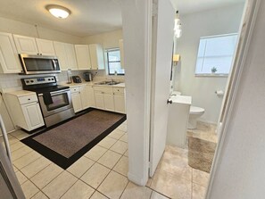 Interior - Cozy home at Lake Fairview WP and College pk (Orlando)