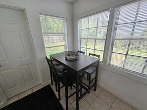 Dining - Cozy home at Lake Fairview WP and College pk (Orlando)