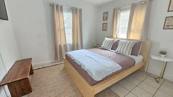 Desk, iron/ironing board, travel cot, WiFi