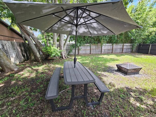 Outdoor dining - Cozy home at Lake Fairview WP and College pk (Orlando)