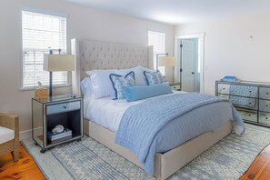 7 bedrooms, desk, iron/ironing board, travel cot - Close to Dtwn Nantucket! Group Getaway w/ Patio (Nantucket)