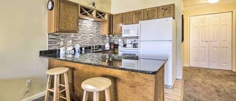 Geladeira, micro-ondas, fogão, cooktop