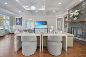 Smart TV, chimenea y tenis de mesa 