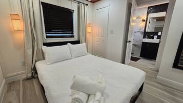 Bureau, fer et planche Ă repasser, lit parapluie, Wi-Fi