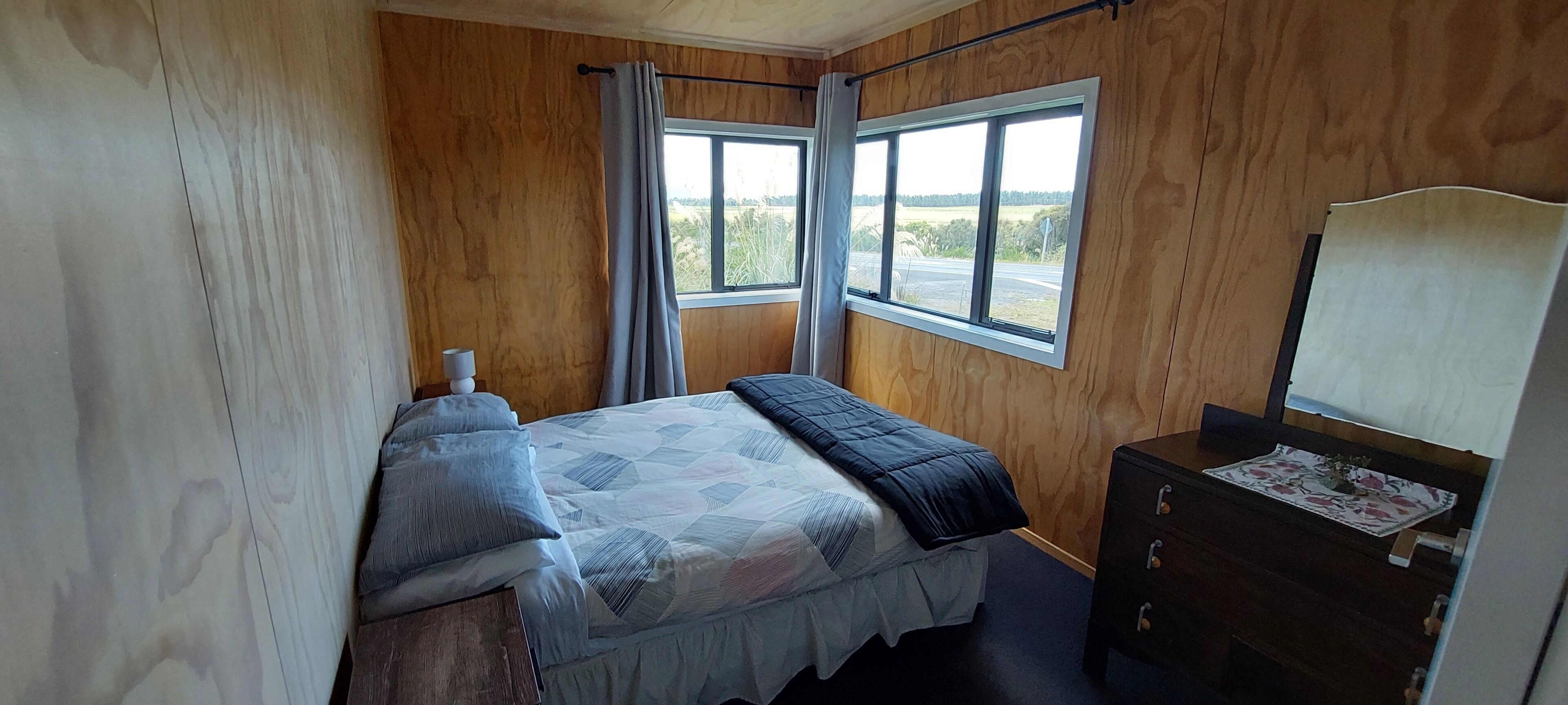 Strykjärn/strykbräda, resesäng, gratis wi-fi och sängkläder