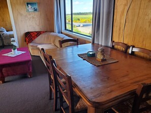 Dining - Tongariro Views Cottage. Village centre, rural outlook! (Waimarino)