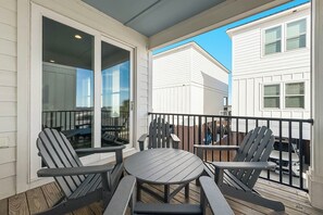 Property grounds - Coastal Chic Retreat | Steps to Beach, Pool Access & Gulf-View Balcony | BEACHBALL PROPERTIES (Gulf Shores)