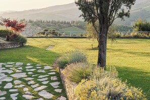 Property grounds - Villa Eterna, Tuscan Haven in the Heart of Chianti (Radda in Chianti)