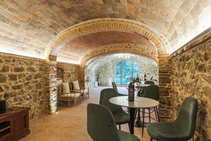 Dining - Villa Eterna, Tuscan Haven in the Heart of Chianti (Radda in Chianti)