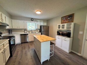 Mikroaaltouuni, uuni, liesi, astianpesukone