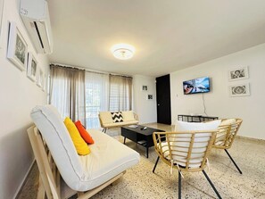 TV - Dorado del Mar Home walk to the beach (Dorado del Mar)