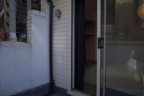 Exterior detail - BnBNook - Cosy 2BR by Red Lion Square (Greater London)
