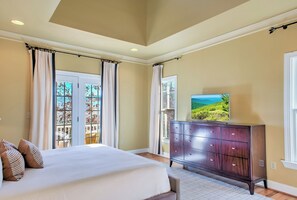 Iron/ironing board, travel cot, WiFi, bed sheets - Hot Tub, Deck w/ Breathtaking Mountain Views (Swannanoa)
