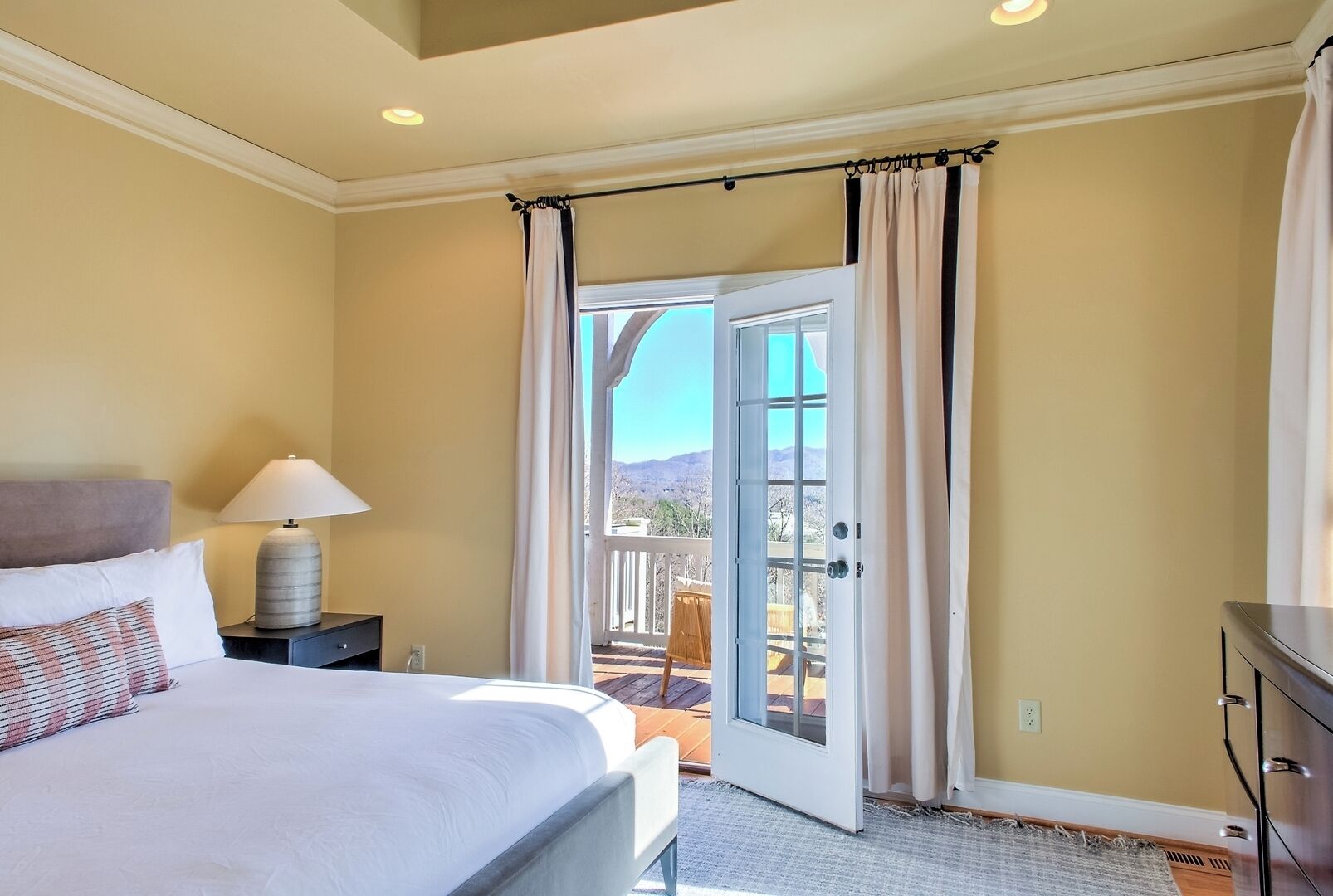 Iron/ironing board, travel cot, WiFi, bed sheets