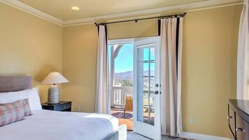 Iron/ironing board, travel cot, WiFi, bed sheets