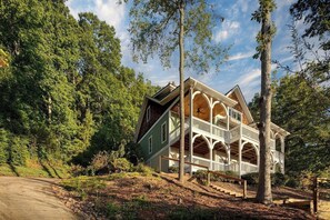 Exterior - Hot Tub, Deck w/ Breathtaking Mountain Views (Swannanoa)