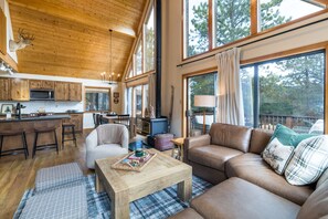 Smart TV, fireplace, books - All Good In The Woods (Angel Fire)