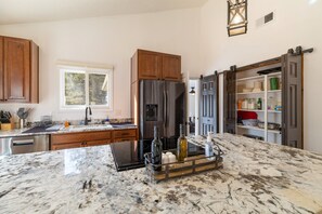 Kühlschrank, Ofen, Herdplatte, Geschirrspüler