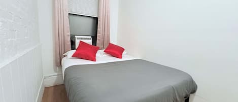 2 soverom, strykejern/-brett, reiseseng for barn og wi-fi (inkludert)