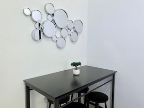 Dining - Tranquil 2-bedroom apartment with AC in vibrant New York (New York)