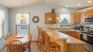 Private kitchen - Goshorn Lake #1! Beach Access - Shared Pool - 1 min from Dune Rides (Saugatuck)
