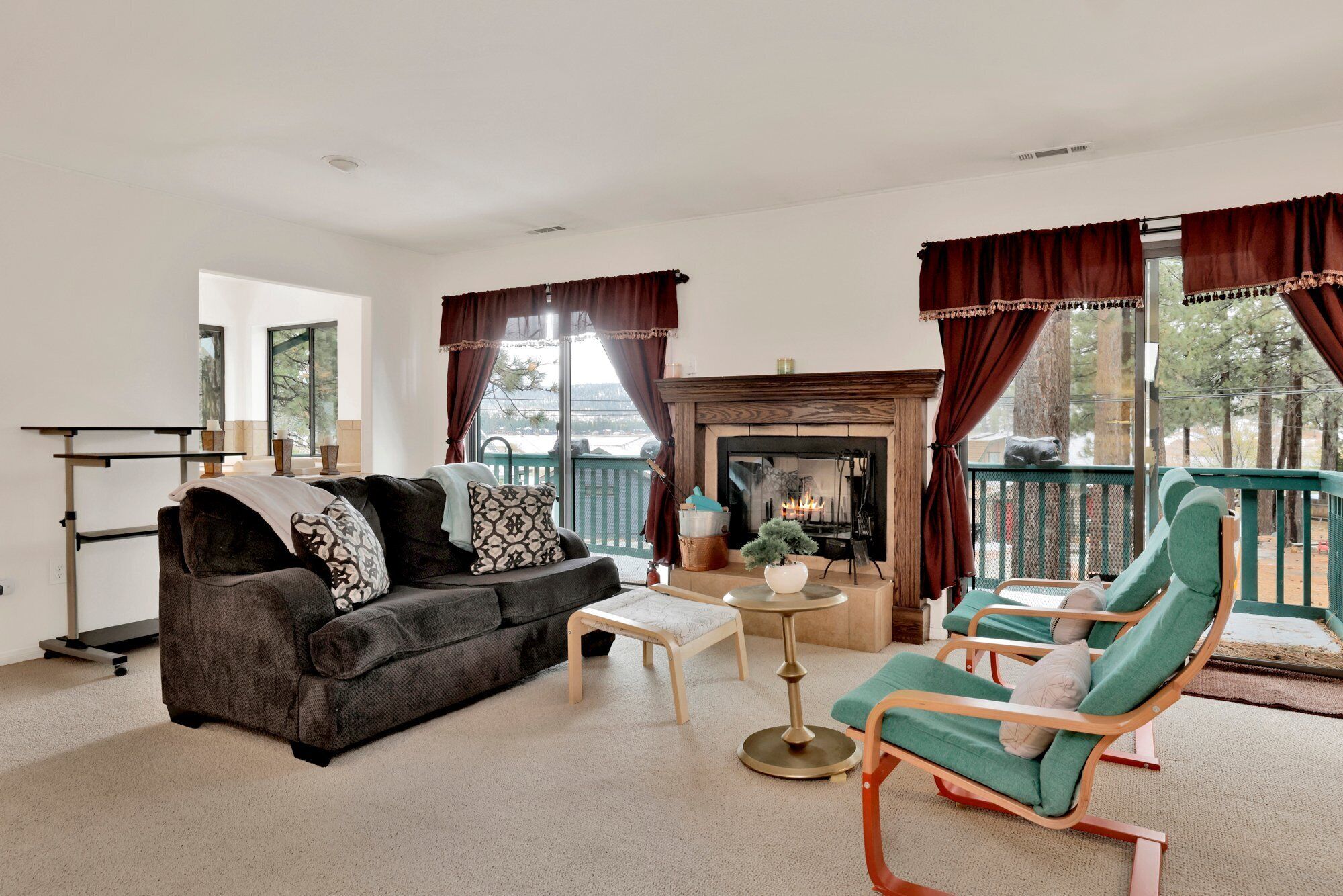 Televisión, chimenea y futbolito 