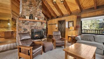 Een smart-tv en een open haard