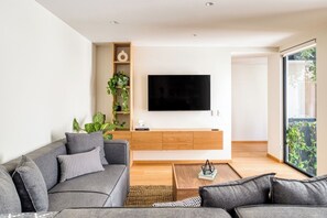 TV - Beautiful 3BR Apartment in La Condesa (Ciudad de México)