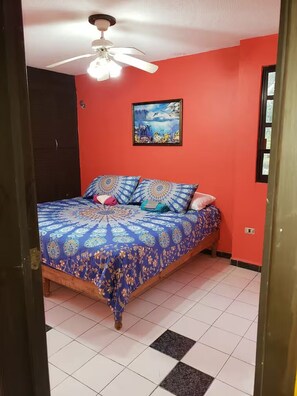 2 chambres, fer et planche à repasser, Wi-Fi gratuit, draps fournis