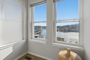 Interior - Charming Lakefront House Near Shorty Pants at 21mm (Osage Beach)