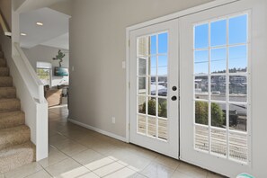 Interior - Charming Lakefront House Near Shorty Pants at 21mm (Osage Beach)