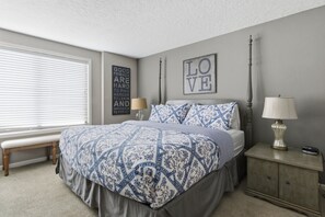 5 bedrooms, iron/ironing board, free WiFi, bed sheets - Lakefront Home w/ Decks & Docks at Shorty Pants Bar 21mm (Osage Beach)