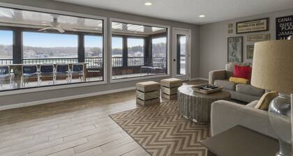 Lakefront Home w/ Decks & Docks at Shorty Pants Bar 21mm