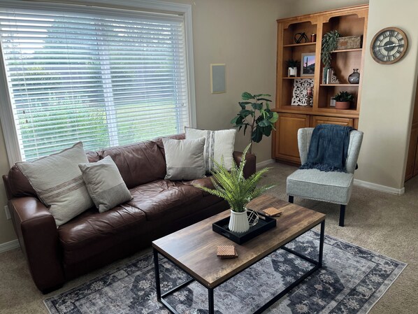 TV - Desert Retreat Private Detached Casita (Mesa)