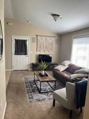 TV - Desert Retreat Private Detached Casita (Mesa)