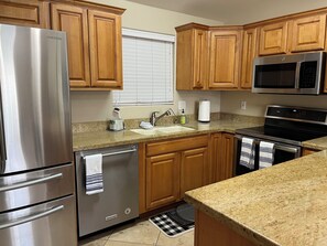 Microwave, oven, stovetop, dishwasher - Desert Retreat Private Detached Casita (Mesa)